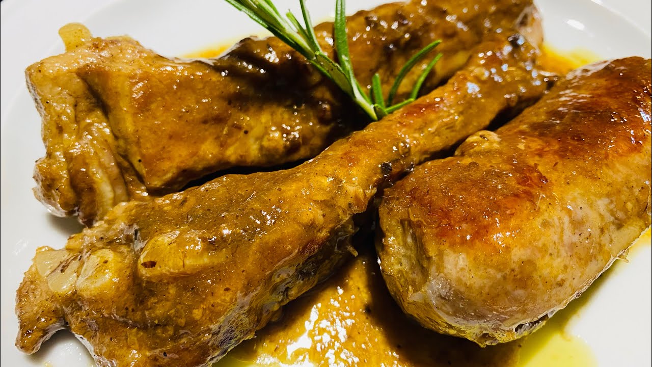 Cena economica.Costine e salsiccia in umido,senza pomodoro Morbidissime e profumate dalle spezie.
