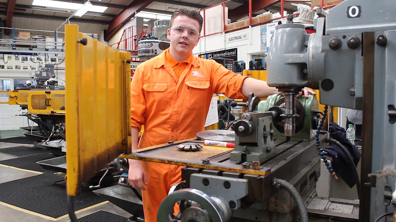 IPS Engineering Workshop - 1st Year Apprentice's guide on dividing milling heads