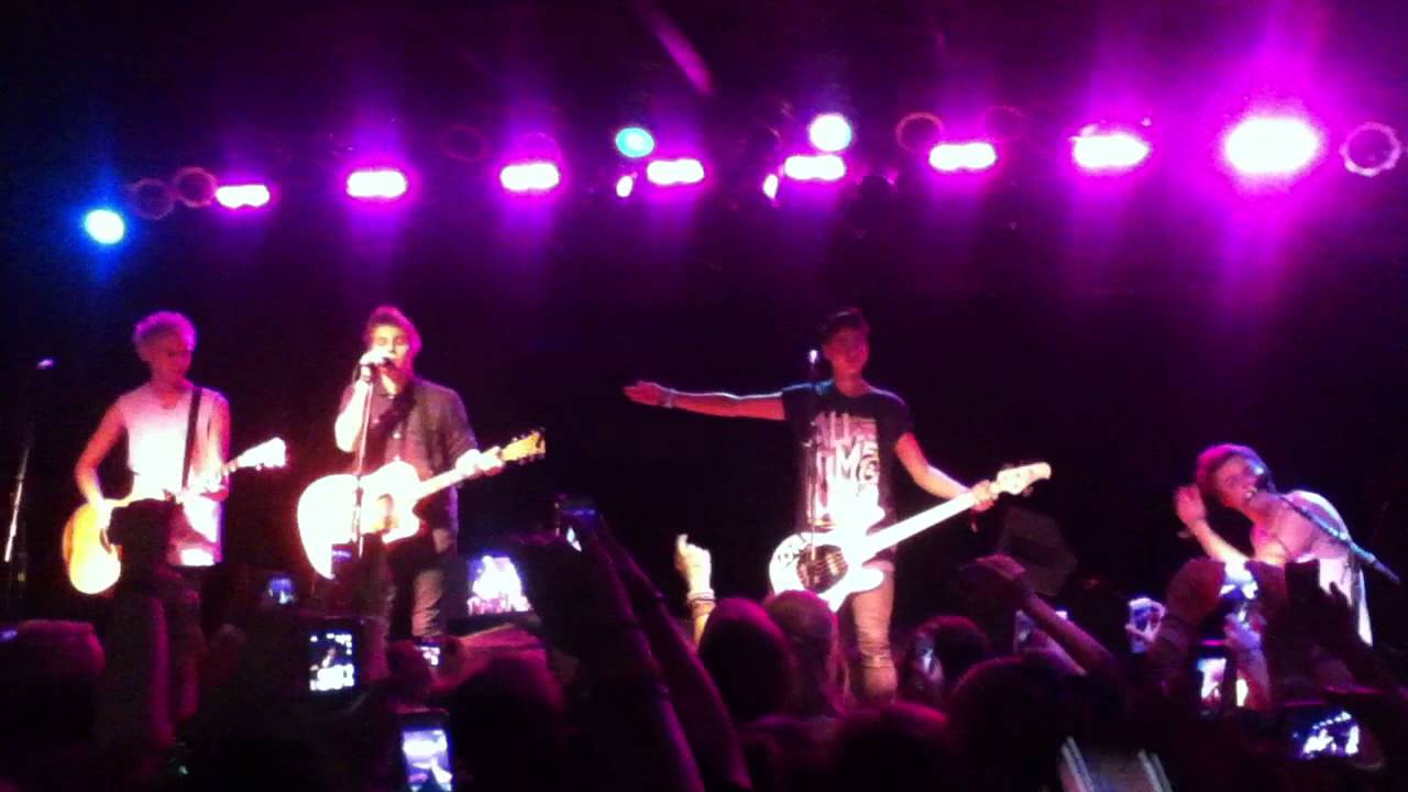 5 Seconds of Summer- Voo Doo Doll Acoustic Chicago