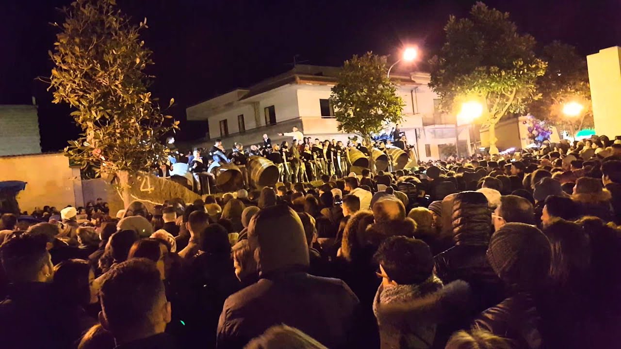 Carri macerata Campania 2016 sfilata piazza