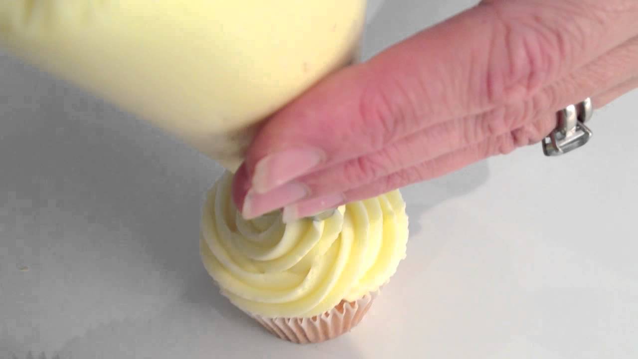 Xanthe Milton Demos Her Favorite Piping Nozzles (Ateco 846)