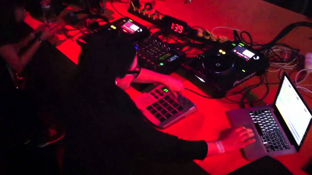 Skrillex - Studio 2011 - Budapest
