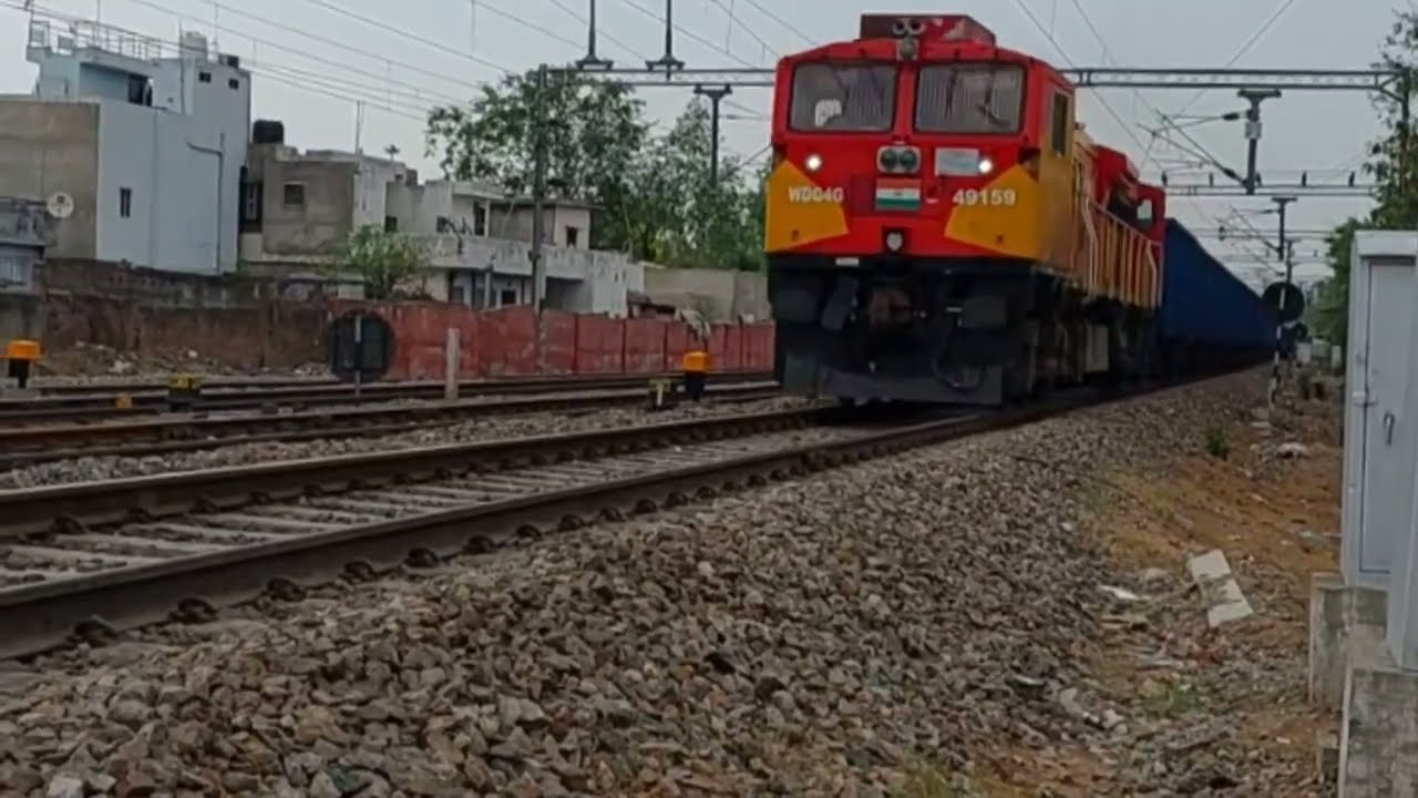 Super fast Maal Gaadi train Indian railways back to back Maal Gaadi Crossing