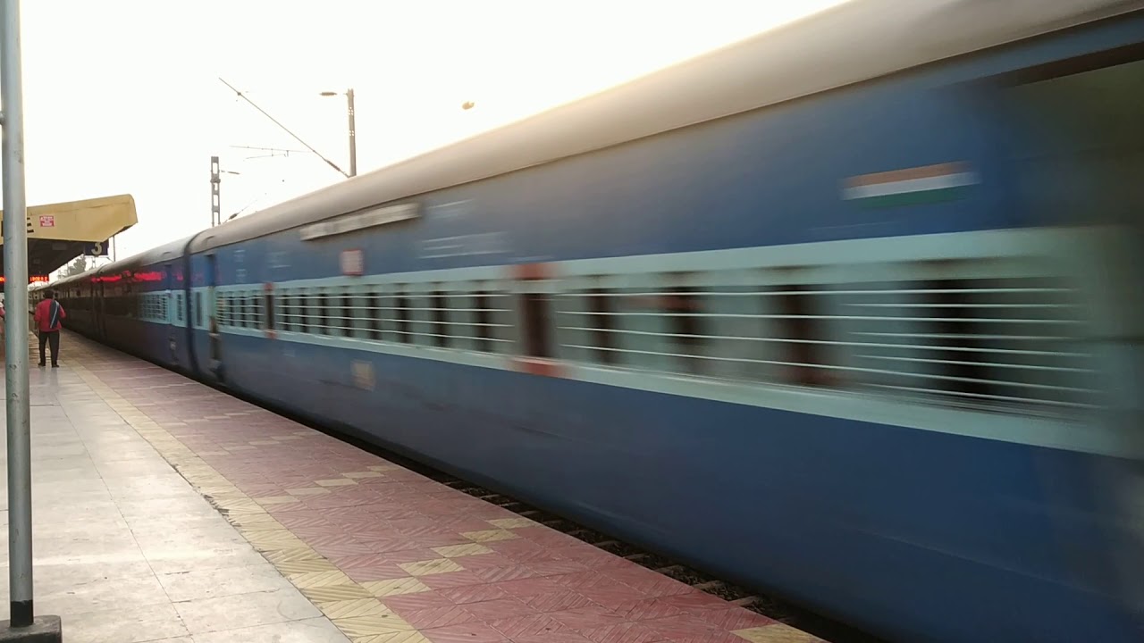 22643 PATNA EXPRESS | HIGH SPEED STATION SKIPS | FURIOUSLY SPEEDING AND SKIPPING ANAKAPALI STATION
