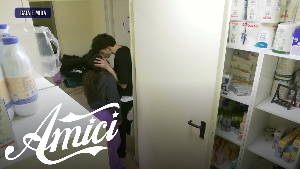 Amici 23 - Il bacio tra Gaia e Mida