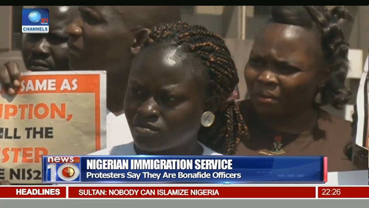 Nigerian Immigration Service Recruits Protest Against Calls For Re-screening