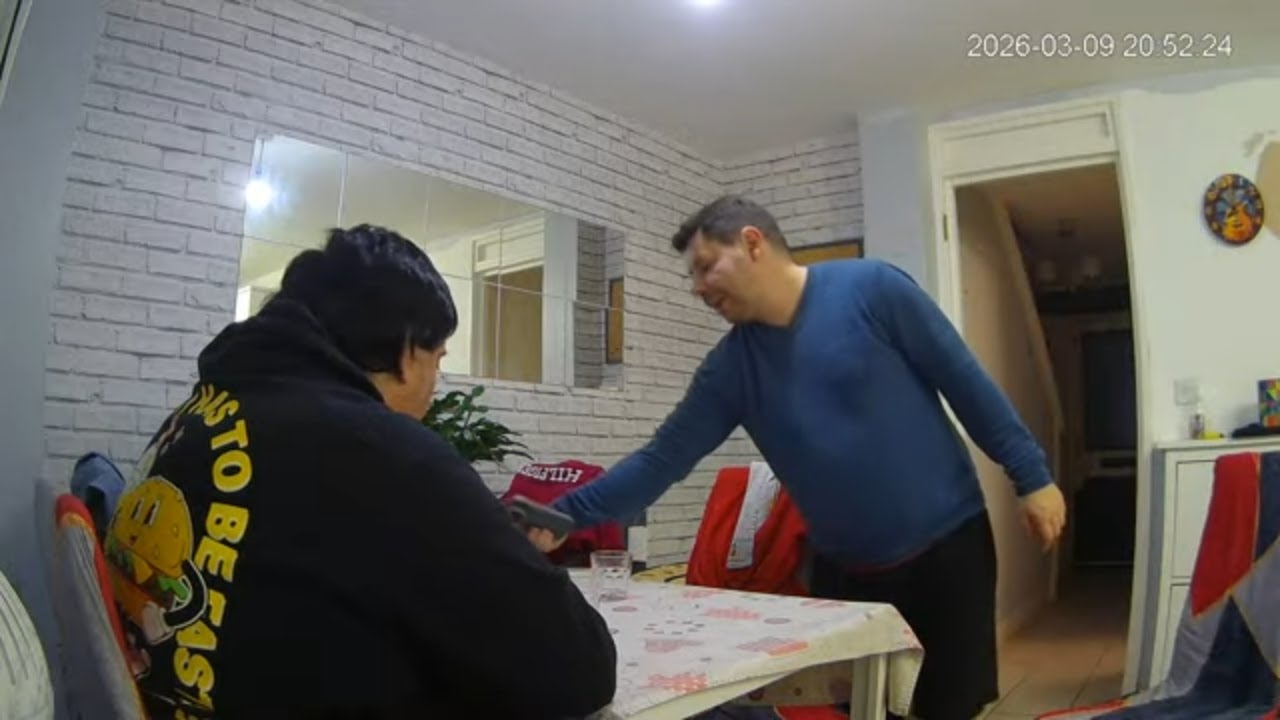 🔴 24/7 LIVE: Italian Couple in London - Real Life [DINING ROOM 🍽️] - MiGIPepeVibes - Cam 2