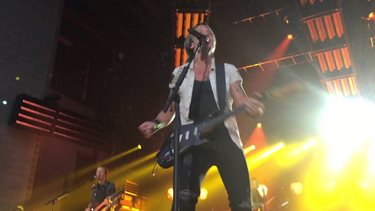 Keith Urban -Long Hot Summer
