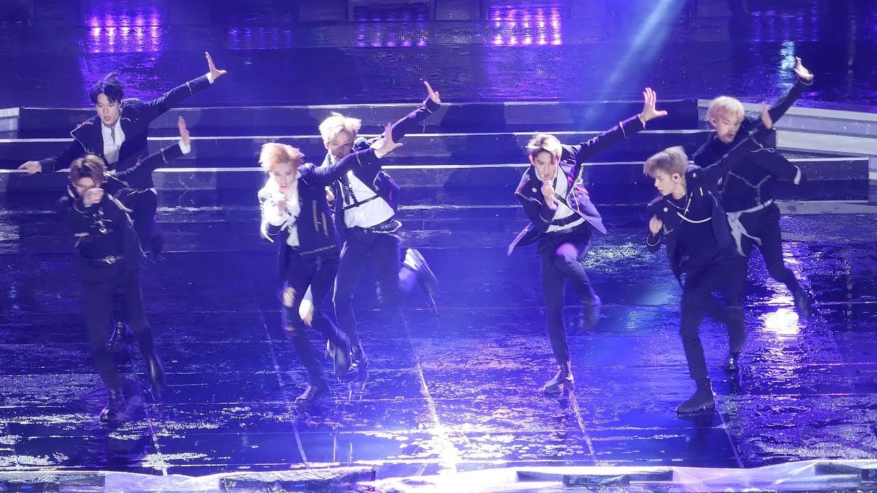 NCT U : BOSS : 직캠 FanCam : 비 : 미끄러운 무대 slippery stage, slip on stage
