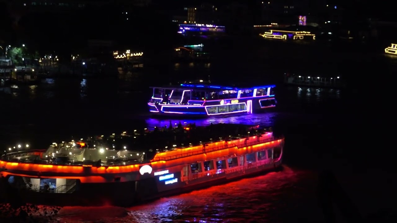 Dinner Dance crusie boats on the river in central Bangkok.