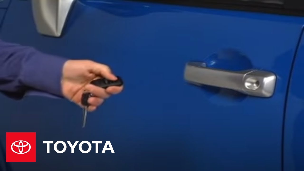 2007 - 2009 FJ Cruiser How-To: Door Locks - Using the Power Door Lock Switch | Toyota
