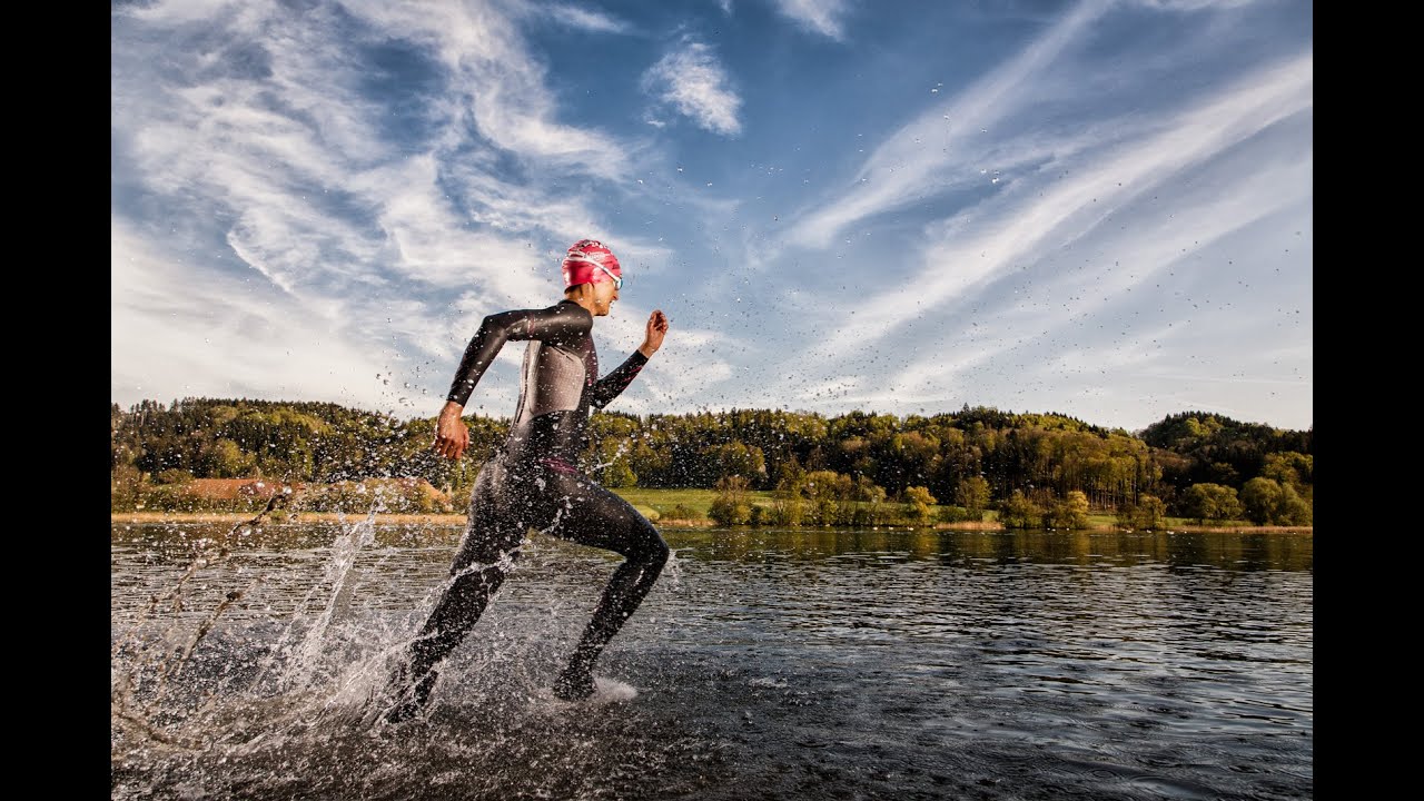 Triathlon Strobist Fotografie Schwimmen am See