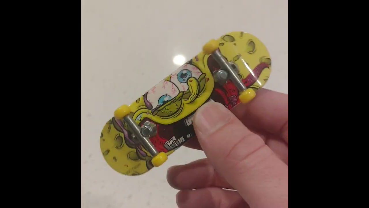 Hot wheels SpongeBob Miniature Skateboard