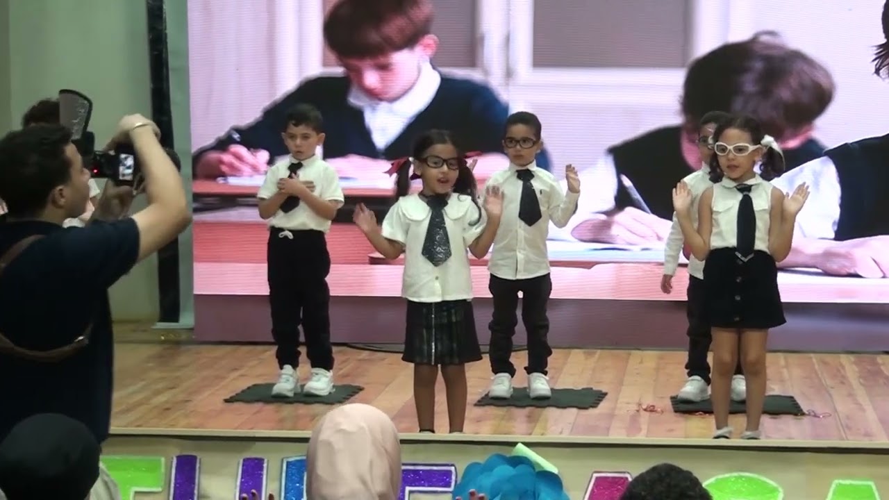 GRADUATION FUTURE ACADEMY 2