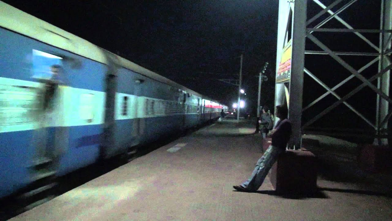 WAP-1 CONVERTED TO WAP-4 LOCOMOTIVE TERRIFIC ENTRY AND POWERFUL HALT AT GHOLVAD