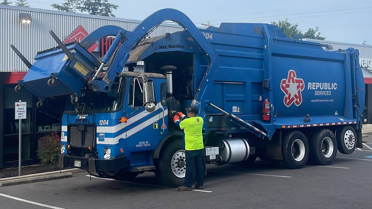 Republic Services - Autocar ACX McNeilus Front Loader Garbage Truck on Commercial