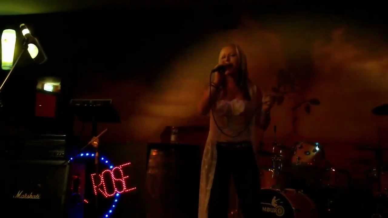 all by myself. canta Elda Russo