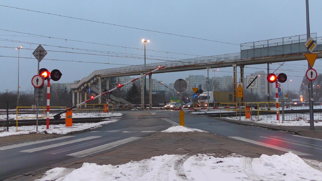 [4K] Przejazd kolejowy, Warszawa ul. Radzymińska | Polish railroad crossing