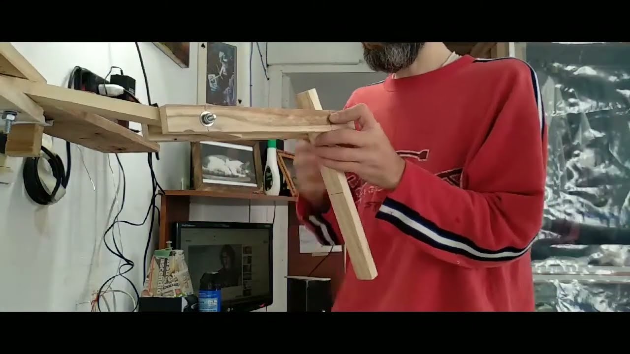 Brazo de madera articulado, de principio a fin. Articulated wooden arm, from start to finish.