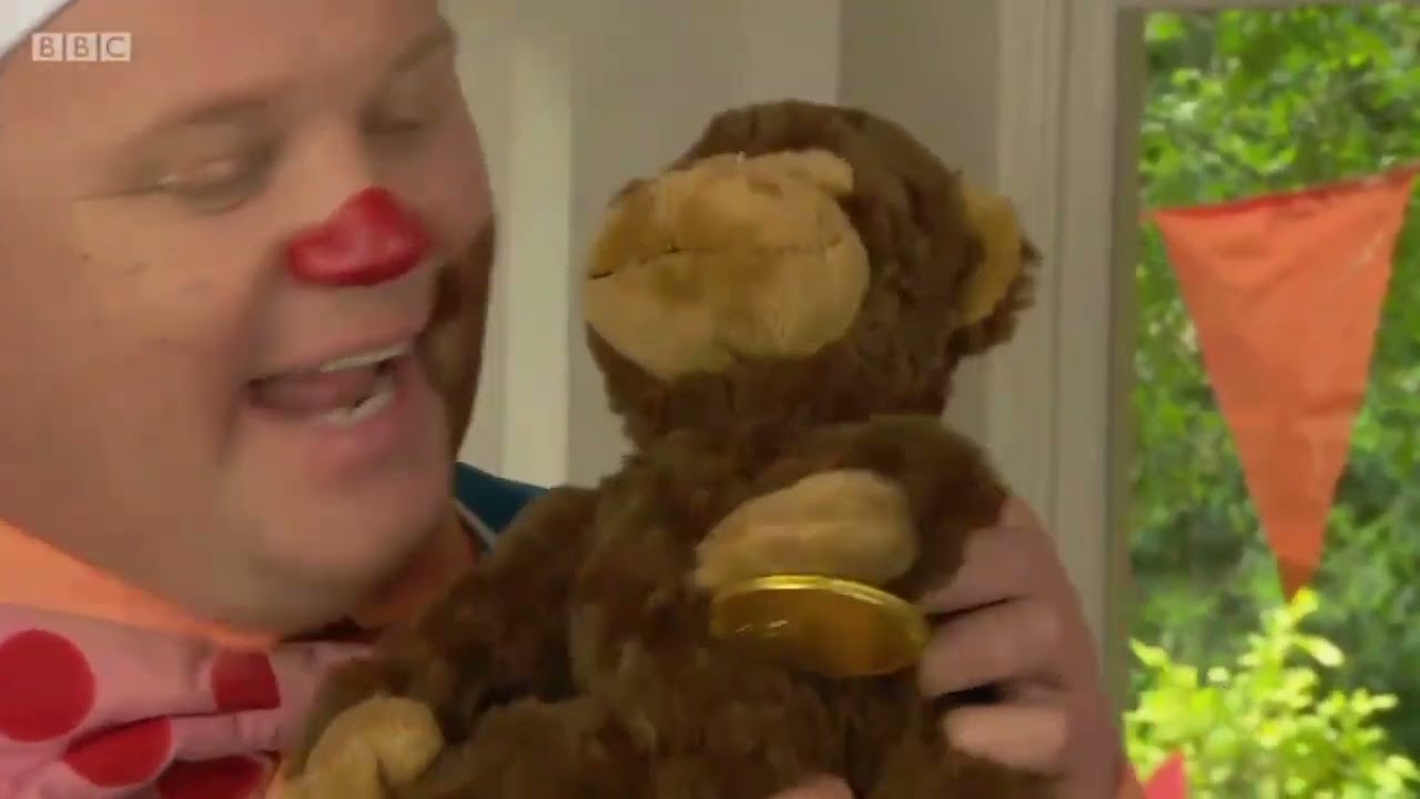 5 Currant Buns - Mr Tumble (Series 3, Episode 4)