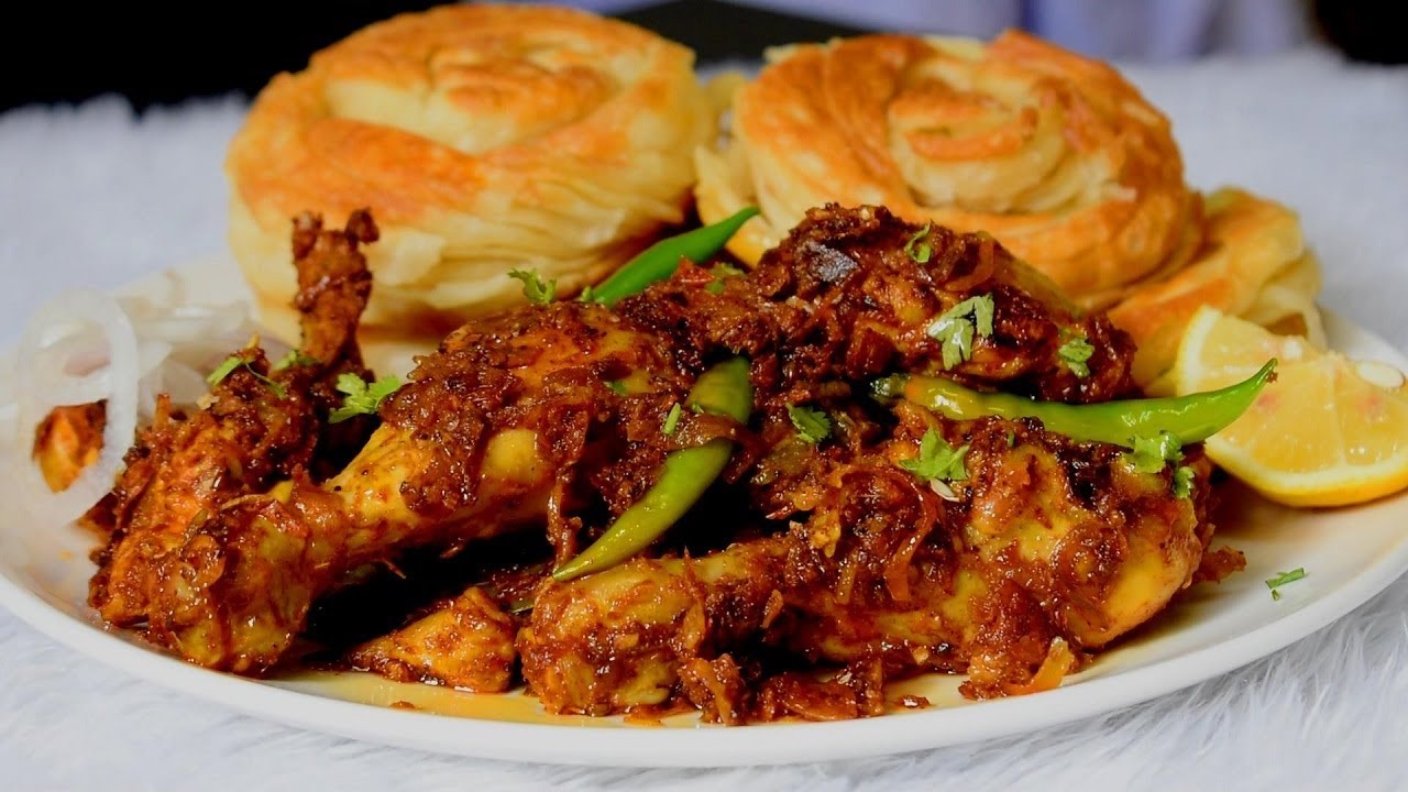 Lachedaar Bun paratha with chicken sukka  ||Sunday Brunch Menu || Chicken Sukka with Bun Parotha
