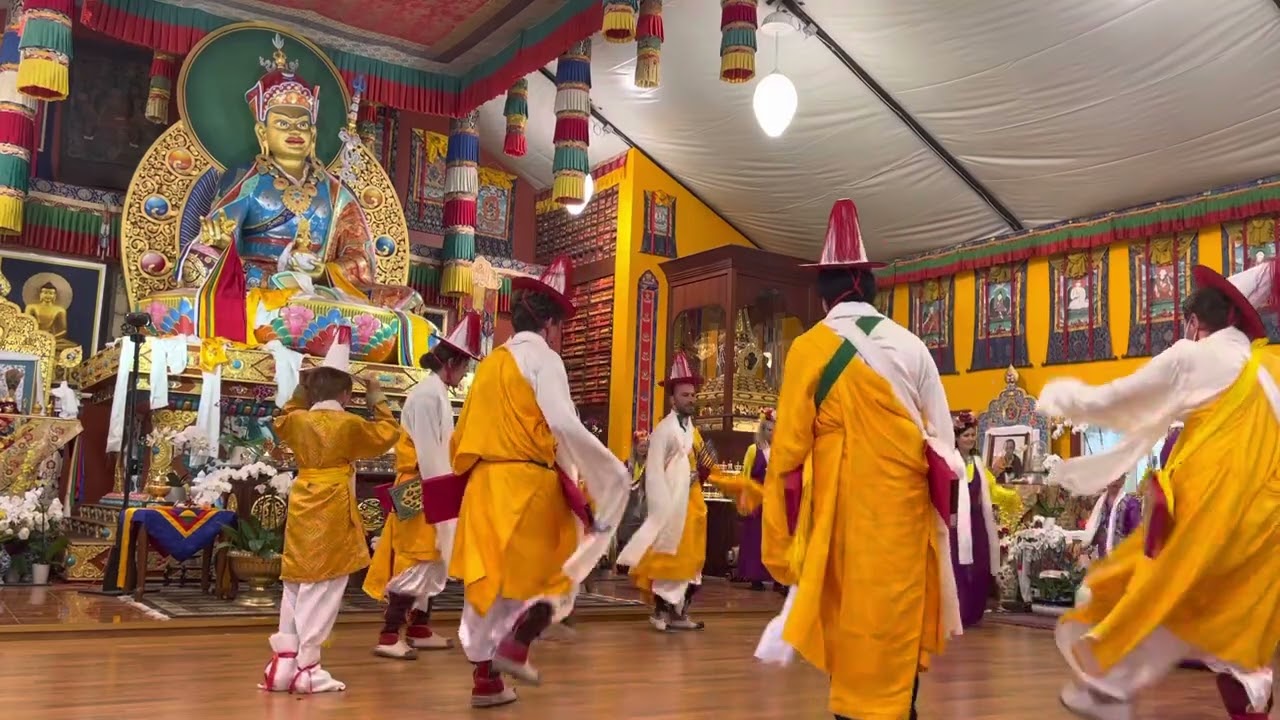 Sacred and Auspicious Tibetan dance Lingdro-the dance of legendary king Gesar