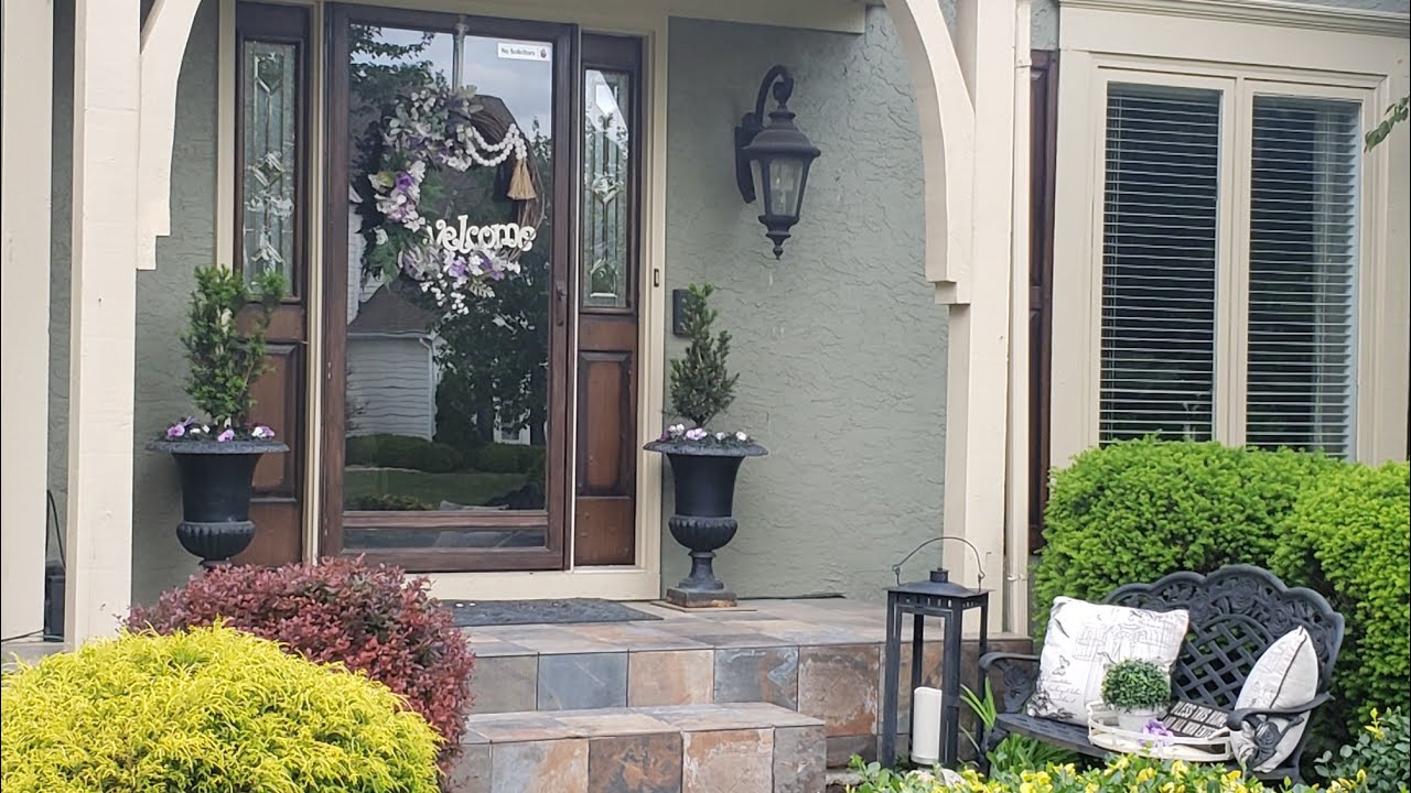 SMALL FRONT PORCH  DECORATING IDEAS / SPRING BUDGET DECORATING IDEAS /FARMHOUSE TOUCHES