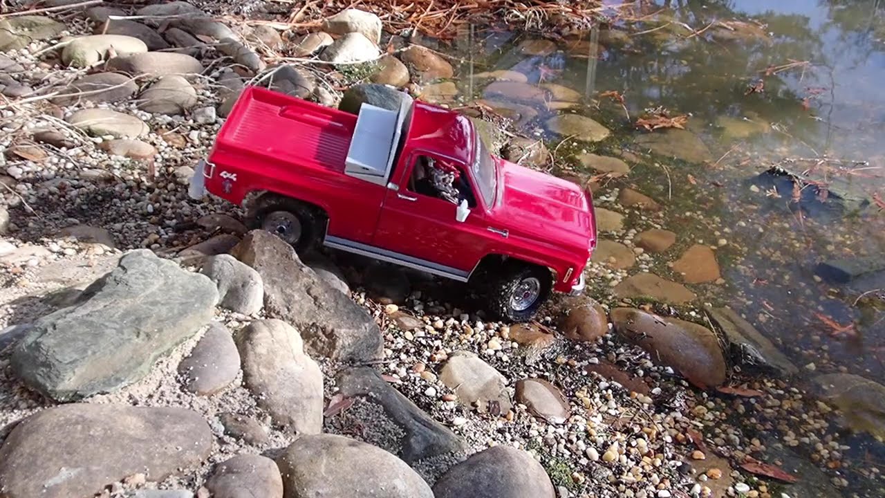 JORC260220 Scarlet's Cheyenne Garden Run Around The Pond