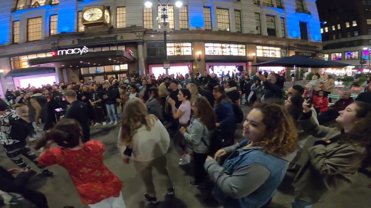 New York dances Punjabi Bhangra, Manhattan
