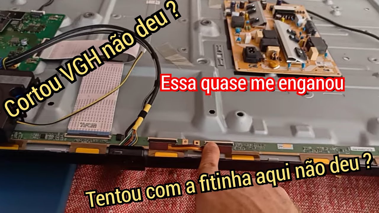 Tv Samsung 50 polegadas, não liga, mais uma tu8000 pra gente fazer o procedimento, defeito de tela