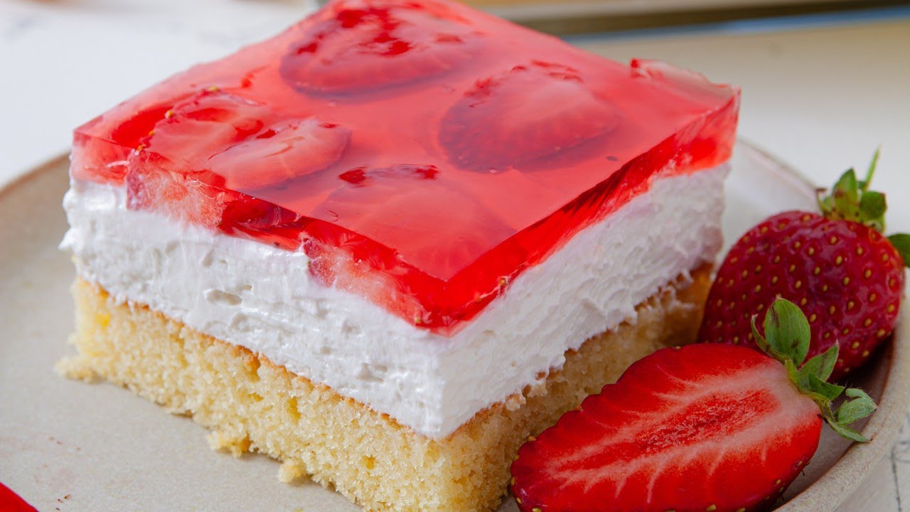 Strawberry Cream Cake |  עוגת תותים וג&rsquo;לי כמו של פעם
