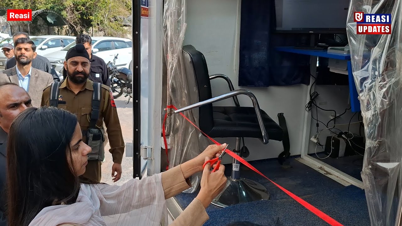 Passport बनवाने पहुंचे लोग। DC Reasi ने किया Three-Day Mobile Passport Van Service Camp का उद्घाटन