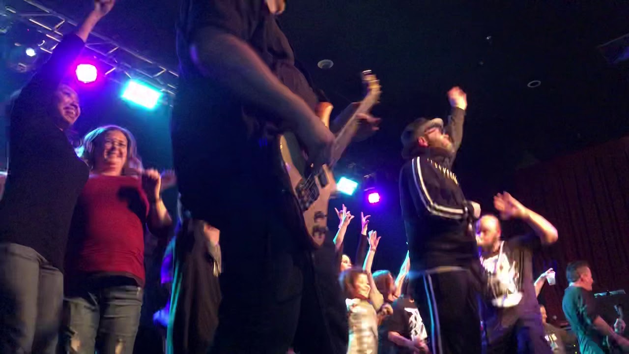 Critical Bill & Dirty White   Jump Around