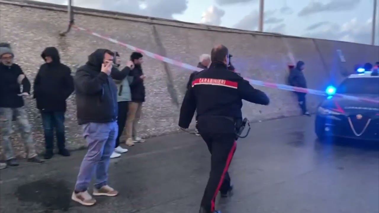 DISASTRO A BORDO DELLA MEDMAR: CAMION SI RIBALTANO