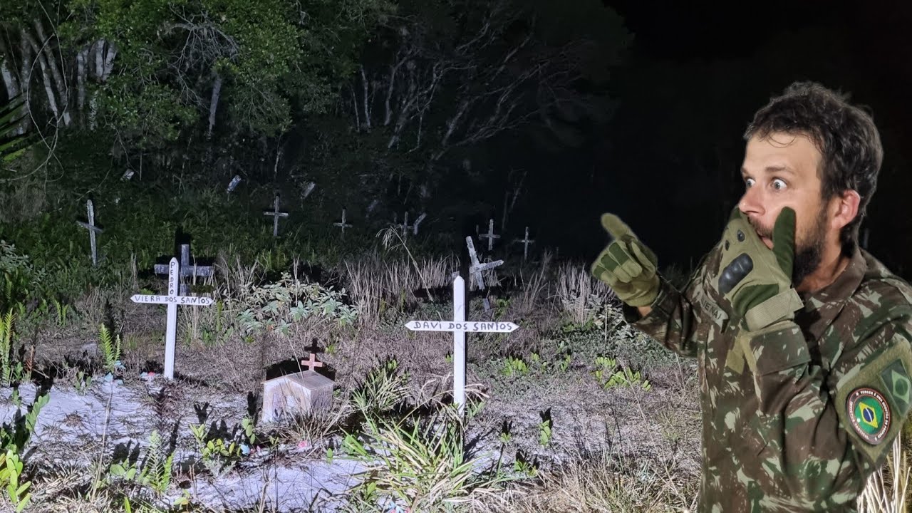 ENTREI A MEIA NOITE NO CEMITÉRIO MAIS ANTIGO DO BRASIL ABANDONADO
