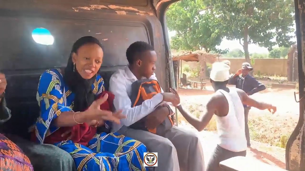 Le Fou Woroli et son fils Kassa  Dans Apprentis Chauffeur Epd 8