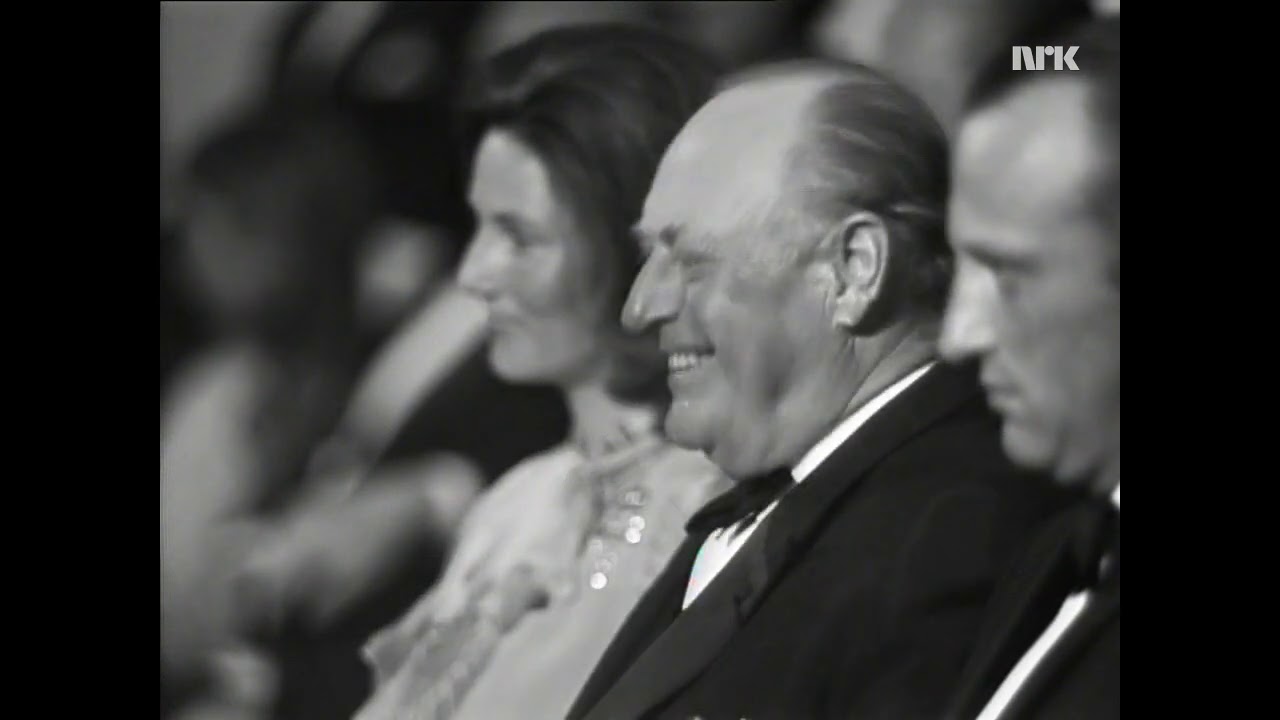 Møte med André Bjerke del 28 André Bjerke leser prolog til kong Olavs 70 års dag