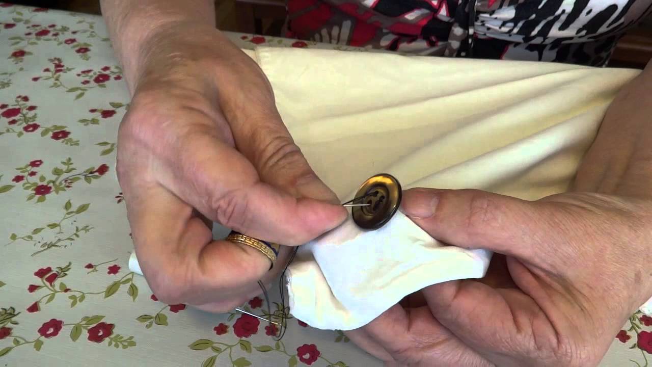 Cómo Coser un Botón a Mano (paso a paso)