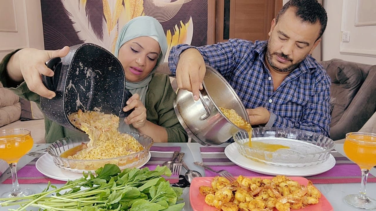 تحدي اكل/على حلل شوربه السي فود بالاندومي الكوري اختراع يا كوتش والجمبري والسبيط بالصوص الكوري الحار