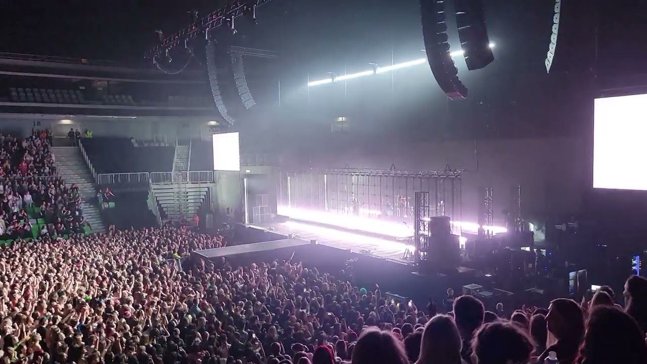 5 Seconds of Summer Live - No Shame and Easier (Ljubljana 06/05/2022)