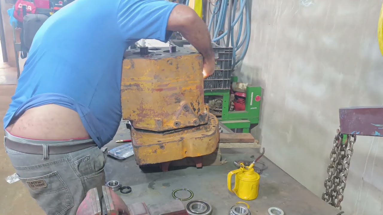 Montando a transmissão da 580H CASE