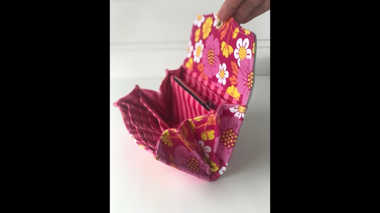 A small hack reducing the opening of the Necessary Clutch Wallet (NCW), pattern by Emmaline bags