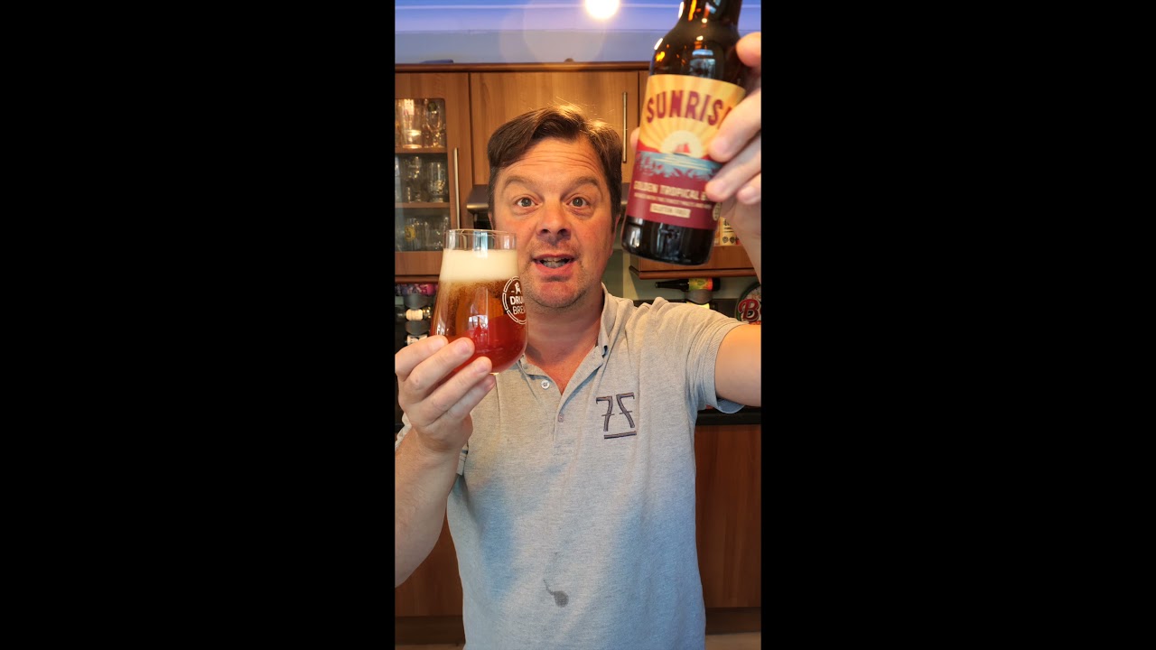 How To Pour A Beer Correctly #Shorts