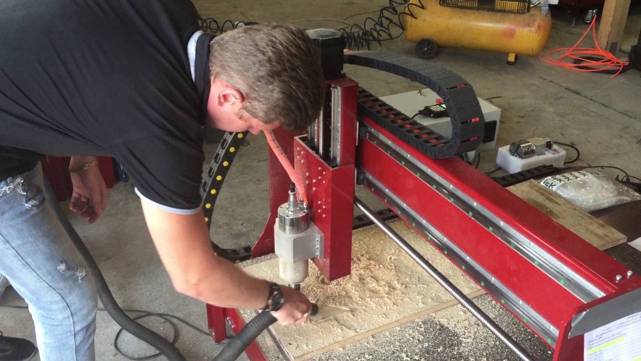 Тест фрезерного станка с ЧПУ перед отправкой заказчику