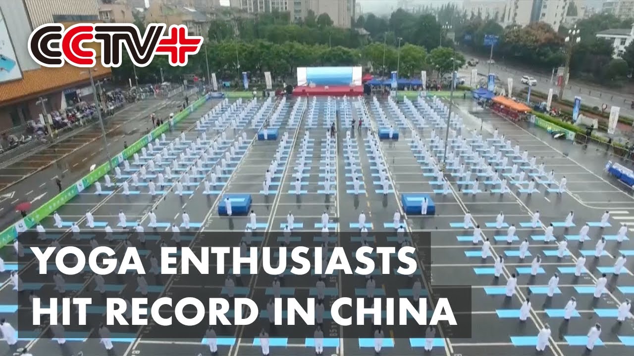 Yoga Enthusiasts Hit Record in Southwest China