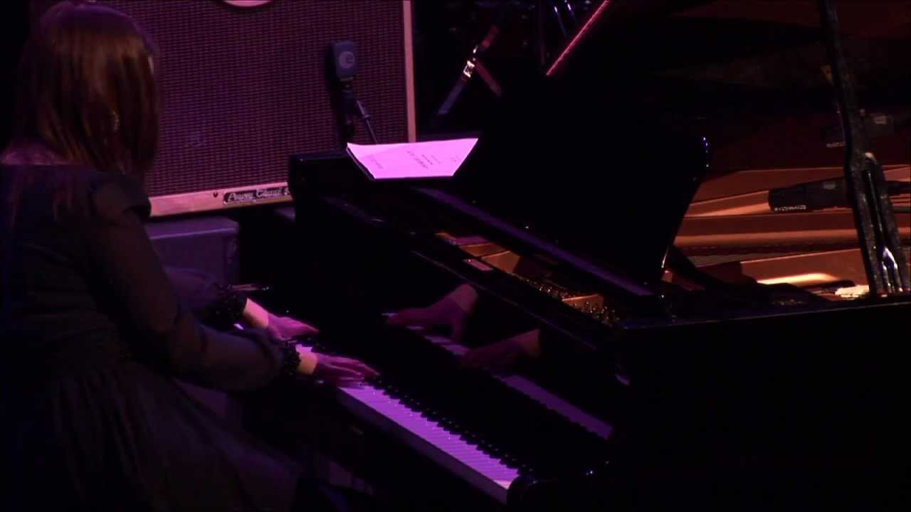 Sarah Gardner performing live at the NextBRITthing grand final
