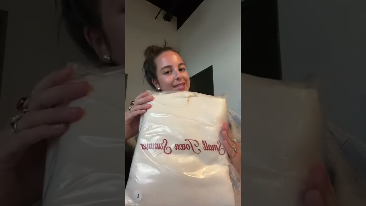 MERCH THIS FRIDAY HOLY SHIT ‼️‼️‼️ #collegeunboxing #unboxing #sweatsuit #collegefits #collegevlog