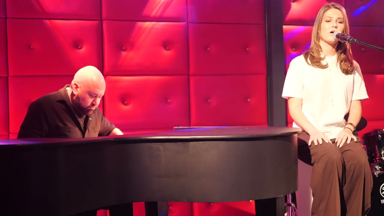 Writing's on the wall -  Sam Smith COVER Gioia ten Hagen