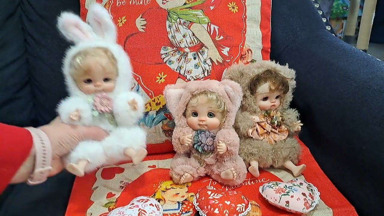 Introducing two new Poppets.  Happy mail. Happy Birthday 