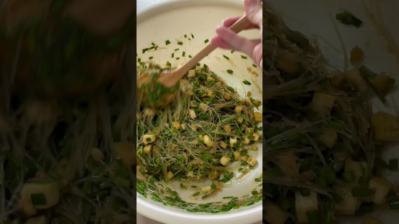 🥬 Chives Pocket 韭菜盒子 Chives Dumplings 🥟 &bull; #TwyRecipes #VTWYx3 🐻